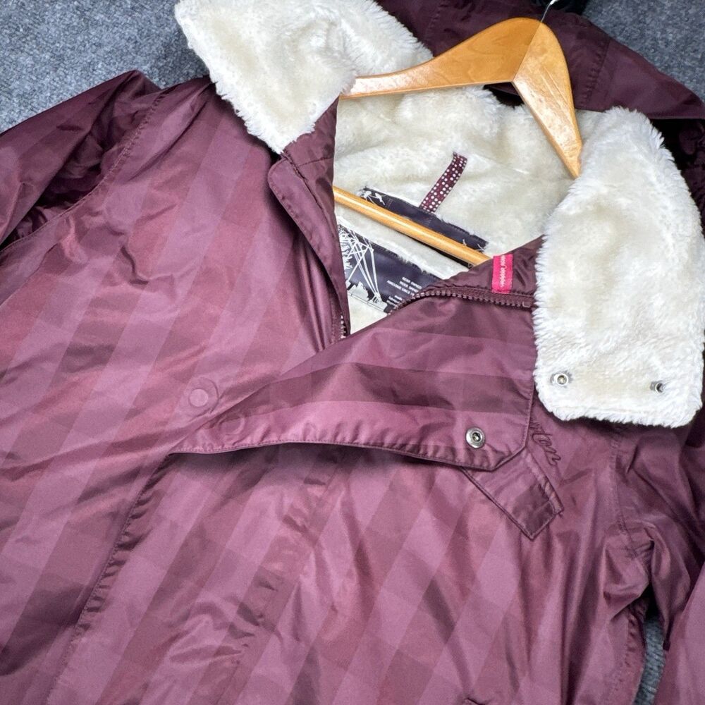 Burton Plaid Women's Ski Snowboard Jacket Medium Insulated Maroon Fur